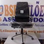 LOTE 269 - 01 CADEIRA GIRATÓRIA PRESIDENTE BASE DE FERRO. (NO ESTADO) ATENÇÃO! FAZER A VISITAÇÃO ANTES DE ARREMATAR, NÃO SABEMOS SE FUNCIONA. LEILÃO NÃO TEM GARANTIA E NEM DEVOLUÇÃO, SUJEITO A POSSÍVEIS AVARIAS VISÍVEIS/OCULTAS E/OU AUSÊNCIA DE COMPONENTES.