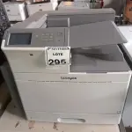LOTE 295 - 01 IMPRESSORA MARCA LEXMARK MODELO C950DE. (NO ESTADO) ATENÇÃO! FAZER A VISITAÇÃO ANTES DE ARREMATAR, NÃO SABEMOS SE FUNCIONA. LEILÃO NÃO TEM GARANTIA E NEM DEVOLUÇÃO, SUJEITO A POSSÍVEIS AVARIAS VISÍVEIS/OCULTAS E/OU AUSÊNCIA DE COMPONENTES.