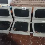 LOTE 205 - 01 LONGARINA COM 03 LUGARES BASE DE FERRO. (NO ESTADO) ATENÇÃO! FAZER A VISITAÇÃO ANTES DE ARREMATAR, NÃO SABEMOS SE FUNCIONA. LEILÃO NÃO TEM GARANTIA E NEM DEVOLUÇÃO, SUJEITO A POSSÍVEIS AVARIAS VISÍVEIS/OCULTAS E/OU AUSÊNCIA DE COMPONENTES.