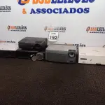 LOTE 192 - 05 PROJETORES MULTIMÍDIA MARCAS E MODELOS DIVERSOS. (NO ESTADO) ATENÇÃO! FAZER A VISITAÇÃO ANTES DE ARREMATAR, NÃO SABEMOS SE FUNCIONA. LEILÃO NÃO TEM GARANTIA E NEM DEVOLUÇÃO, SUJEITO A POSSÍVEIS AVARIAS VISÍVEIS/OCULTAS E/OU AUSÊNCIA DE COMPONENTES.