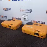 LOTE 284 - 02 PROJETORES MARCA EPSON. (NO ESTADO) ATENÇÃO! FAZER A VISITAÇÃO ANTES DE ARREMATAR, NÃO SABEMOS SE FUNCIONA. LEILÃO NÃO TEM GARANTIA E NEM DEVOLUÇÃO, SUJEITO A POSSÍVEIS AVARIAS VISÍVEIS/OCULTAS E/OU AUSÊNCIA DE COMPONENTES.