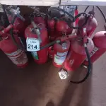 LOTE 214 - 10 EXTINTORES DE INCÊNDIO MODELOS DIVERSOS. (NO ESTADO) ATENÇÃO! FAZER A VISITAÇÃO ANTES DE ARREMATAR, NÃO SABEMOS SE FUNCIONA. LEILÃO NÃO TEM GARANTIA E NEM DEVOLUÇÃO, SUJEITO A POSSÍVEIS AVARIAS VISÍVEIS/OCULTAS E/OU AUSÊNCIA DE COMPONENTES.
