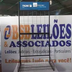 LOTE 209 - 01 EXPOSITOR DE FERRO. (NO ESTADO) ATENÇÃO! FAZER A VISITAÇÃO ANTES DE ARREMATAR, NÃO SABEMOS SE FUNCIONA. LEILÃO NÃO TEM GARANTIA E NEM DEVOLUÇÃO, SUJEITO A POSSÍVEIS AVARIAS VISÍVEIS/OCULTAS E/OU AUSÊNCIA DE COMPONENTES.