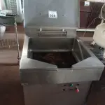 LOTE 326 - 01 FRITADEIRA INDUSTRIAL EM INOX ELÉTRICA. (NO ESTADO) ATENÇÃO! FAZER A VISITAÇÃO ANTES DE ARREMATAR, NÃO SABEMOS SE FUNCIONA. LEILÃO NÃO TEM GARANTIA E NEM DEVOLUÇÃO, SUJEITO A POSSÍVEIS AVARIAS VISÍVEIS/OCULTAS E/OU AUSÊNCIA DE COMPONENTES.