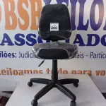 LOTE 265 - 01 CADEIRA GIRATÓRIA NA COR PRETA. (NO ESTADO) ATENÇÃO! FAZER A VISITAÇÃO ANTES DE ARREMATAR, NÃO SABEMOS SE FUNCIONA. LEILÃO NÃO TEM GARANTIA E NEM DEVOLUÇÃO, SUJEITO A POSSÍVEIS AVARIAS VISÍVEIS/OCULTAS E/OU AUSÊNCIA DE COMPONENTES.
