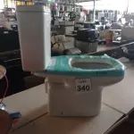 LOTE 340 - 01 VASO SANITÁRIO C/CAIXA ACOPLADA MARCA DECA(NOVO). (NO ESTADO) ATENÇÃO! FAZER A VISITAÇÃO ANTES DE ARREMATAR, NÃO SABEMOS SE FUNCIONA. LEILÃO NÃO TEM GARANTIA E NEM DEVOLUÇÃO, SUJEITO A POSSÍVEIS AVARIAS VISÍVEIS/OCULTAS E/OU AUSÊNCIA DE COMPONENTES.