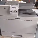 LOTE 295 - 01 IMPRESSORA MARCA LEXMARK MODELO C950DE. (NO ESTADO) ATENÇÃO! FAZER A VISITAÇÃO ANTES DE ARREMATAR, NÃO SABEMOS SE FUNCIONA. LEILÃO NÃO TEM GARANTIA E NEM DEVOLUÇÃO, SUJEITO A POSSÍVEIS AVARIAS VISÍVEIS/OCULTAS E/OU AUSÊNCIA DE COMPONENTES.