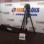 LOTE 256 - 01 TRIPÉ P/ CÂMERA FOTOGRÁFICA MARCA TOMATE. (NO ESTADO) ATENÇÃO! FAZER A VISITAÇÃO ANTES DE ARREMATAR, NÃO SABEMOS SE FUNCIONA. LEILÃO NÃO TEM GARANTIA E NEM DEVOLUÇÃO, SUJEITO A POSSÍVEIS AVARIAS VISÍVEIS/OCULTAS E/OU AUSÊNCIA DE COMPONENTES.