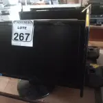 LOTE 267 - 06 MONITORES LCD MARCAS E MODELOS DIVERSOS. (NO ESTADO) ATENÇÃO! FAZER A VISITAÇÃO ANTES DE ARREMATAR, NÃO SABEMOS SE FUNCIONA. LEILÃO NÃO TEM GARANTIA E NEM DEVOLUÇÃO, SUJEITO A POSSÍVEIS AVARIAS VISÍVEIS/OCULTAS E/OU AUSÊNCIA DE COMPONENTES.