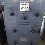 LOTE 297 - 01 QUADRO DE DISTRIBUIÇÃO MARCA THALES. (NO ESTADO) ATENÇÃO! FAZER A VISITAÇÃO ANTES DE ARREMATAR, NÃO SABEMOS SE FUNCIONA. LEILÃO NÃO TEM GARANTIA E NEM DEVOLUÇÃO, SUJEITO A POSSÍVEIS AVARIAS VISÍVEIS/OCULTAS E/OU AUSÊNCIA DE COMPONENTES.