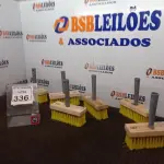 LOTE 336 - 06 ESCOVAS BROXA MARCA MAX(NOVO). (NO ESTADO) ATENÇÃO! FAZER A VISITAÇÃO ANTES DE ARREMATAR, NÃO SABEMOS SE FUNCIONA. LEILÃO NÃO TEM GARANTIA E NEM DEVOLUÇÃO, SUJEITO A POSSÍVEIS AVARIAS VISÍVEIS/OCULTAS E/OU AUSÊNCIA DE COMPONENTES.