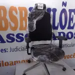 LOTE 212 - 01 CADEIRA DE ESCRITÓRIO C/BASE GIRATÓRIA NA COR PRETA. (NO ESTADO) ATENÇÃO! FAZER A VISITAÇÃO ANTES DE ARREMATAR, NÃO SABEMOS SE FUNCIONA. LEILÃO NÃO TEM GARANTIA E NEM DEVOLUÇÃO, SUJEITO A POSSÍVEIS AVARIAS VISÍVEIS/OCULTAS E/OU AUSÊNCIA DE COMPONENTES.
