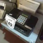 LOTE 149 - 01 ESTABILIZADOR, 02 PROTOCOLADORAS DE DOCUMENTO. (NO ESTADO) ATENÇÃO! FAZER A VISITAÇÃO ANTES DE ARREMATAR, NÃO SABEMOS SE FUNCIONA. LEILÃO NÃO TEM GARANTIA E NEM DEVOLUÇÃO, SUJEITO A POSSÍVEIS AVARIAS VISÍVEIS/OCULTAS E/OU AUSÊNCIA DE COMPONENTES.