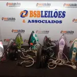 LOTE 013 - 08 FERROS DE PASSAR SENDO UM A VAPOR. (NO ESTADO) ATENÇÃO! FAZER A VISITAÇÃO ANTES DE ARREMATAR, NÃO SABEMOS SE FUNCIONA. LEILÃO NÃO TEM GARANTIA E NEM DEVOLUÇÃO, SUJEITO A POSSÍVEIS AVARIAS VISÍVEIS/OCULTAS E/OU AUSÊNCIA DE COMPONENTES.