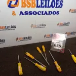 LOTE 038 - 06 CHAVES PHILIPS TAMANHOS DIVERSOS E 01 CHAVE DE FENDA. (NO ESTADO) ATENÇÃO! FAZER A VISITAÇÃO ANTES DE ARREMATAR, NÃO SABEMOS SE FUNCIONA. LEILÃO NÃO TEM GARANTIA E NEM DEVOLUÇÃO, SUJEITO A POSSÍVEIS AVARIAS VISÍVEIS/OCULTAS E/OU AUSÊNCIA DE COMPONENTES.