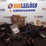 LOTE 134 - 01 LOTE C/VÁRIOS ACESSÓRIOS P/MUSCULAÇÃO. (NO ESTADO) ATENÇÃO! FAZER A VISITAÇÃO ANTES DE ARREMATAR, NÃO SABEMOS SE FUNCIONA. LEILÃO NÃO TEM GARANTIA E NEM DEVOLUÇÃO, SUJEITO A POSSÍVEIS AVARIAS VISÍVEIS/OCULTAS E/OU AUSÊNCIA DE COMPONENTES.