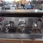 LOTE 384 - 01 MÁQUINA DE CAFÉ INDUSTRIAL EM INOX. (NO ESTADO) ATENÇÃO! FAZER A VISITAÇÃO ANTES DE ARREMATAR, NÃO SABEMOS SE FUNCIONA. LEILÃO NÃO TEM GARANTIA E NEM DEVOLUÇÃO, SUJEITO A POSSÍVEIS AVARIAS VISÍVEIS/OCULTAS E/OU AUSÊNCIA DE COMPONENTES.