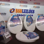 LOTE 144 - 04 ASSENTOS DE PLÁSTICO MARCA HERC. (NO ESTADO) ATENÇÃO! FAZER A VISITAÇÃO ANTES DE ARREMATAR, NÃO SABEMOS SE FUNCIONA. LEILÃO NÃO TEM GARANTIA E NEM DEVOLUÇÃO, SUJEITO A POSSÍVEIS AVARIAS VISÍVEIS/OCULTAS E/OU AUSÊNCIA DE COMPONENTES.