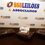 LOTE 007 - 03 NETBOOKS MARCA POSITIVO P/RETIRADA DE PEÇAS. (NO ESTADO) ATENÇÃO! FAZER A VISITAÇÃO ANTES DE ARREMATAR, NÃO SABEMOS SE FUNCIONA. LEILÃO NÃO TEM GARANTIA E NEM DEVOLUÇÃO, SUJEITO A POSSÍVEIS AVARIAS VISÍVEIS/OCULTAS E/OU AUSÊNCIA DE COMPONENTES.