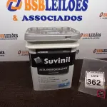 LOTE 362 - 01 LATA DE TINTA FOSCO BRANCO NEVE 18L MARCA SUVINIL(NOVO). (NO ESTADO) ATENÇÃO! FAZER A VISITAÇÃO ANTES DE ARREMATAR, NÃO SABEMOS SE FUNCIONA. LEILÃO NÃO TEM GARANTIA E NEM DEVOLUÇÃO, SUJEITO A POSSÍVEIS AVARIAS VISÍVEIS/OCULTAS E/OU AUSÊNCIA DE COMPONENTES.
