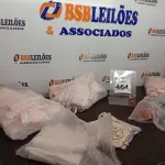 LOTE 464 - 01 COBRE LEITO, 01 COLCHA E 03 FRONHAS BORDADOS NA COR ROSA. 01 LENÇOL C/03 FRONHAS BORDADOS NA COR ROSA. 01 CAMINHO DE MESA EM LINHO NA COR BRANCA. 06 JOGOS AMERICANOS RENDA FILE C/ 06 GUARDANAPOS C/ BORDADO PEQUENO. 06 PORTAS TAÇAS E 06 GUARDANAPOS. (NO ESTADO) ATENÇÃO! FAZER A VISITAÇÃO ANTES DE ARREMATAR, NÃO SABEMOS SE FUNCIONA. LEILÃO NÃO TEM GARANTIA E NEM DEVOLUÇÃO, SUJEITO A POSSÍVEIS AVARIAS VISÍVEIS/OCULTAS E/OU AUSÊNCIA DE COMPONENTES.