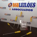 LOTE 042 - 06 CHAVES PHILIPS TAMANHOS DIVERSOS. (NO ESTADO) ATENÇÃO! FAZER A VISITAÇÃO ANTES DE ARREMATAR, NÃO SABEMOS SE FUNCIONA. LEILÃO NÃO TEM GARANTIA E NEM DEVOLUÇÃO, SUJEITO A POSSÍVEIS AVARIAS VISÍVEIS/OCULTAS E/OU AUSÊNCIA DE COMPONENTES.
