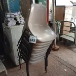 LOTE 443 - 10 CADEIRAS DE PLÁSTICO C/BASE DE FERRO. (NO ESTADO) ATENÇÃO! FAZER A VISITAÇÃO ANTES DE ARREMATAR, NÃO SABEMOS SE FUNCIONA. LEILÃO NÃO TEM GARANTIA E NEM DEVOLUÇÃO, SUJEITO A POSSÍVEIS AVARIAS VISÍVEIS/OCULTAS E/OU AUSÊNCIA DE COMPONENTES.