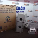 LOTE 380 - 01 CAIXA PLÁSTICA PARA UNIDADE DE MEDIÇÃO DE LIGAÇÃO DE ÁGUA(NOVO). (NO ESTADO) ATENÇÃO! FAZER A VISITAÇÃO ANTES DE ARREMATAR, NÃO SABEMOS SE FUNCIONA. LEILÃO NÃO TEM GARANTIA E NEM DEVOLUÇÃO, SUJEITO A POSSÍVEIS AVARIAS VISÍVEIS/OCULTAS E/OU AUSÊNCIA DE COMPONENTES.