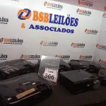 LOTE 366 - 06 PROJETORES MARCA EPSON P/RETIRADA DE PEÇAS. (NO ESTADO) ATENÇÃO! FAZER A VISITAÇÃO ANTES DE ARREMATAR, NÃO SABEMOS SE FUNCIONA. LEILÃO NÃO TEM GARANTIA E NEM DEVOLUÇÃO, SUJEITO A POSSÍVEIS AVARIAS VISÍVEIS/OCULTAS E/OU AUSÊNCIA DE COMPONENTES.