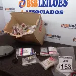 LOTE 153 - 01 LOTE C/DIVERSOS BOCAIS, INTERRUPTORES, TOMADAS E MATERIAIS DIVERSOS. (NO ESTADO) ATENÇÃO! FAZER A VISITAÇÃO ANTES DE ARREMATAR, NÃO SABEMOS SE FUNCIONA. LEILÃO NÃO TEM GARANTIA E NEM DEVOLUÇÃO, SUJEITO A POSSÍVEIS AVARIAS VISÍVEIS/OCULTAS E/OU AUSÊNCIA DE COMPONENTES.