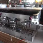 LOTE 384 - 01 MÁQUINA DE CAFÉ INDUSTRIAL EM INOX. (NO ESTADO) ATENÇÃO! FAZER A VISITAÇÃO ANTES DE ARREMATAR, NÃO SABEMOS SE FUNCIONA. LEILÃO NÃO TEM GARANTIA E NEM DEVOLUÇÃO, SUJEITO A POSSÍVEIS AVARIAS VISÍVEIS/OCULTAS E/OU AUSÊNCIA DE COMPONENTES.