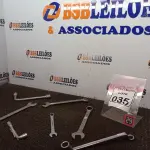 LOTE 035 - 04 CHAVES COMBINADAS E 02 CHAVES L DE NUMERAÇÕES DIVERSAS. (NO ESTADO) ATENÇÃO! FAZER A VISITAÇÃO ANTES DE ARREMATAR, NÃO SABEMOS SE FUNCIONA. LEILÃO NÃO TEM GARANTIA E NEM DEVOLUÇÃO, SUJEITO A POSSÍVEIS AVARIAS VISÍVEIS/OCULTAS E/OU AUSÊNCIA DE COMPONENTES.