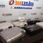 LOTE 145 - 06 PROJETORES MARCAS E MODELOS DIVERSOS P/RETIRADA DE PEÇAS. (NO ESTADO) ATENÇÃO! FAZER A VISITAÇÃO ANTES DE ARREMATAR, NÃO SABEMOS SE FUNCIONA. LEILÃO NÃO TEM GARANTIA E NEM DEVOLUÇÃO, SUJEITO A POSSÍVEIS AVARIAS VISÍVEIS/OCULTAS E/OU AUSÊNCIA DE COMPONENTES.