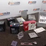 LOTE 097 - 03 FONTES CHAVEADAS 03 BATERIAS PEQUENAS E 01 FECHADURA DE PORTA. (NO ESTADO) ATENÇÃO! FAZER A VISITAÇÃO ANTES DE ARREMATAR, NÃO SABEMOS SE FUNCIONA. LEILÃO NÃO TEM GARANTIA E NEM DEVOLUÇÃO, SUJEITO A POSSÍVEIS AVARIAS VISÍVEIS/OCULTAS E/OU AUSÊNCIA DE COMPONENTES.