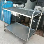LOTE 471 - 01 CARRINHO EM INOX C/ 02 REPARTIMENTOS. (NO ESTADO) ATENÇÃO! FAZER A VISITAÇÃO ANTES DE ARREMATAR, NÃO SABEMOS SE FUNCIONA. LEILÃO NÃO TEM GARANTIA E NEM DEVOLUÇÃO, SUJEITO A POSSÍVEIS AVARIAS VISÍVEIS/OCULTAS E/OU AUSÊNCIA DE COMPONENTES.