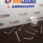 LOTE 035 - 04 CHAVES COMBINADAS E 02 CHAVES L DE NUMERAÇÕES DIVERSAS. (NO ESTADO) ATENÇÃO! FAZER A VISITAÇÃO ANTES DE ARREMATAR, NÃO SABEMOS SE FUNCIONA. LEILÃO NÃO TEM GARANTIA E NEM DEVOLUÇÃO, SUJEITO A POSSÍVEIS AVARIAS VISÍVEIS/OCULTAS E/OU AUSÊNCIA DE COMPONENTES.