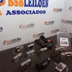 LOTE 029 - 07 CÂMERAS DIGITAIS E 04 CÂMERAS ANALÓGICA MARCAS E MODELOS DIVERSOS. (NO ESTADO) ATENÇÃO! FAZER A VISITAÇÃO ANTES DE ARREMATAR, NÃO SABEMOS SE FUNCIONA. LEILÃO NÃO TEM GARANTIA E NEM DEVOLUÇÃO, SUJEITO A POSSÍVEIS AVARIAS VISÍVEIS/OCULTAS E/OU AUSÊNCIA DE COMPONENTES.