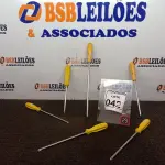 LOTE 042 - 06 CHAVES PHILIPS TAMANHOS DIVERSOS. (NO ESTADO) ATENÇÃO! FAZER A VISITAÇÃO ANTES DE ARREMATAR, NÃO SABEMOS SE FUNCIONA. LEILÃO NÃO TEM GARANTIA E NEM DEVOLUÇÃO, SUJEITO A POSSÍVEIS AVARIAS VISÍVEIS/OCULTAS E/OU AUSÊNCIA DE COMPONENTES.