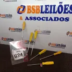 LOTE 024 - 06 CHAVES PHILIPS TAMANHOS DIVERSOS. (NO ESTADO) ATENÇÃO! FAZER A VISITAÇÃO ANTES DE ARREMATAR, NÃO SABEMOS SE FUNCIONA. LEILÃO NÃO TEM GARANTIA E NEM DEVOLUÇÃO, SUJEITO A POSSÍVEIS AVARIAS VISÍVEIS/OCULTAS E/OU AUSÊNCIA DE COMPONENTES.