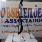 LOTE 016 - 01 TRIPÉ P/CÂMERA MARCA TOMATE(NOVO). (NO ESTADO) ATENÇÃO! FAZER A VISITAÇÃO ANTES DE ARREMATAR, NÃO SABEMOS SE FUNCIONA. LEILÃO NÃO TEM GARANTIA E NEM DEVOLUÇÃO, SUJEITO A POSSÍVEIS AVARIAS VISÍVEIS/OCULTAS E/OU AUSÊNCIA DE COMPONENTES.