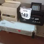 LOTE 149 - 01 ESTABILIZADOR, 02 PROTOCOLADORAS DE DOCUMENTO. (NO ESTADO) ATENÇÃO! FAZER A VISITAÇÃO ANTES DE ARREMATAR, NÃO SABEMOS SE FUNCIONA. LEILÃO NÃO TEM GARANTIA E NEM DEVOLUÇÃO, SUJEITO A POSSÍVEIS AVARIAS VISÍVEIS/OCULTAS E/OU AUSÊNCIA DE COMPONENTES.