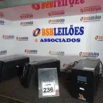 LOTE 236 - 03 NOBREAKS MARCAS E MODELOS DIVERSOS. (NO ESTADO) ATENÇÃO! FAZER A VISITAÇÃO ANTES DE ARREMATAR, NÃO SABEMOS SE FUNCIONA. LEILÃO NÃO TEM GARANTIA E NEM DEVOLUÇÃO, SUJEITO A POSSÍVEIS AVARIAS VISÍVEIS/OCULTAS E/OU AUSÊNCIA DE COMPONENTES.