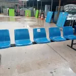 LOTE 348 - 01 LONGARINA DE 05 LUGARES ASSENTO DE PLÁSTICO E BASE DE FERRO. (NO ESTADO) ATENÇÃO! FAZER A VISITAÇÃO ANTES DE ARREMATAR, NÃO SABEMOS SE FUNCIONA. LEILÃO NÃO TEM GARANTIA E NEM DEVOLUÇÃO, SUJEITO A POSSÍVEIS AVARIAS VISÍVEIS/OCULTAS E/OU AUSÊNCIA DE COMPONENTES.