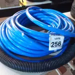 LOTE 256 - 01 ROLO DE MANGUEIRA AZUL. (NO ESTADO) ATENÇÃO! FAZER A VISITAÇÃO ANTES DE ARREMATAR, NÃO SABEMOS SE FUNCIONA. LEILÃO NÃO TEM GARANTIA E NEM DEVOLUÇÃO, SUJEITO A POSSÍVEIS AVARIAS VISÍVEIS/OCULTAS E/OU AUSÊNCIA DE COMPONENTES.