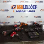 LOTE 282 - 01 LOTE C/VÁRIOS SECADORES DE CABELO, 01 MASSAGEADOR E 03 RÁDIOS RELÓGIOS MARCAS E MODELOS DIVERSOS. (NO ESTADO) ATENÇÃO! FAZER A VISITAÇÃO ANTES DE ARREMATAR, NÃO SABEMOS SE FUNCIONA. LEILÃO NÃO TEM GARANTIA E NEM DEVOLUÇÃO, SUJEITO A POSSÍVEIS AVARIAS VISÍVEIS/OCULTAS E/OU AUSÊNCIA DE COMPONENTES.
