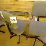 LOTE 386 - 02 CADEIRAS P/ESCRITÓRIO GIRATÓRIAS. (NO ESTADO) ATENÇÃO! FAZER A VISITAÇÃO ANTES DE ARREMATAR, NÃO SABEMOS SE FUNCIONA. LEILÃO NÃO TEM GARANTIA E NEM DEVOLUÇÃO, SUJEITO A POSSÍVEIS AVARIAS VISÍVEIS/OCULTAS E/OU AUSÊNCIA DE COMPONENTES.