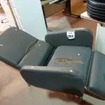 LOTE 284 - 01 CADEIRA DE DESCANSO. (NO ESTADO) ATENÇÃO! FAZER A VISITAÇÃO ANTES DE ARREMATAR, NÃO SABEMOS SE FUNCIONA. LEILÃO NÃO TEM GARANTIA E NEM DEVOLUÇÃO, SUJEITO A POSSÍVEIS AVARIAS VISÍVEIS/OCULTAS E/OU AUSÊNCIA DE COMPONENTES.