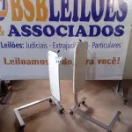 LOTE 214 - 02 MESAS P/REFEIÇÃO C/REGULADOR DE ALTURA. (NO ESTADO) ATENÇÃO! FAZER A VISITAÇÃO ANTES DE ARREMATAR, NÃO SABEMOS SE FUNCIONA. LEILÃO NÃO TEM GARANTIA E NEM DEVOLUÇÃO, SUJEITO A POSSÍVEIS AVARIAS VISÍVEIS/OCULTAS E/OU AUSÊNCIA DE COMPONENTES.