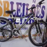 LOTE 458 - 01 BICICLETA MARCA HELAND. (NO ESTADO) ATENÇÃO! FAZER A VISITAÇÃO ANTES DE ARREMATAR, NÃO SABEMOS SE FUNCIONA. LEILÃO NÃO TEM GARANTIA E NEM DEVOLUÇÃO, SUJEITO A POSSÍVEIS AVARIAS VISÍVEIS/OCULTAS E/OU AUSÊNCIA DE COMPONENTES.