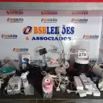 LOTE 270 - 01 LOTE VÁRIOS C/LEITORES DE CÓDIGOS DE BARRA, LUMINÁRIAS E MATERIAIS DIVERSOS. (NO ESTADO) ATENÇÃO! FAZER A VISITAÇÃO ANTES DE ARREMATAR, NÃO SABEMOS SE FUNCIONA. LEILÃO NÃO TEM GARANTIA E NEM DEVOLUÇÃO, SUJEITO A POSSÍVEIS AVARIAS VISÍVEIS/OCULTAS E/OU AUSÊNCIA DE COMPONENTES.
